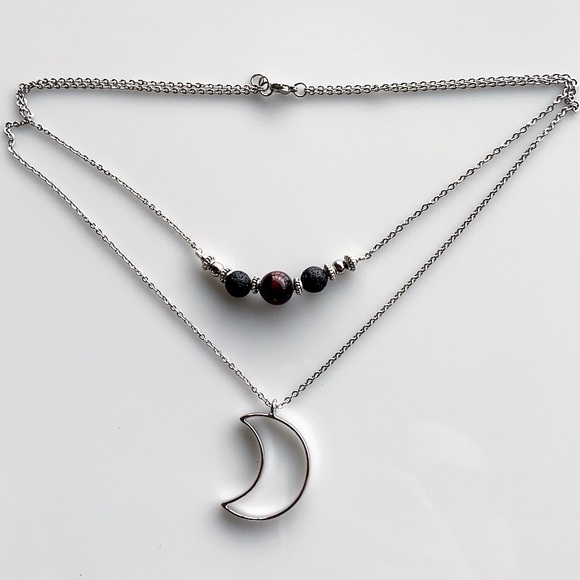 Red tiger eye & lava rock beads moon necklace - Picture 6 of 12